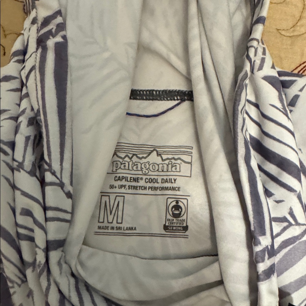 Patagonia Gray and White Capilene Hoodie - Picture 4 of 7